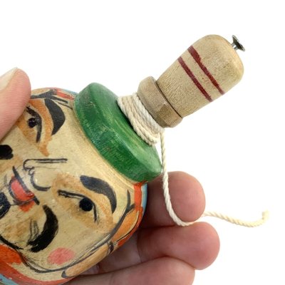 画像1: [木地玩具] はりまや／糸引きごま・大黒（糸付き）