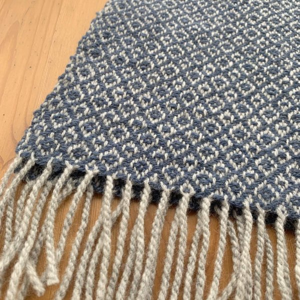 画像2: 手織りマフラー／菱織り（青 × ライトグレー） (2)