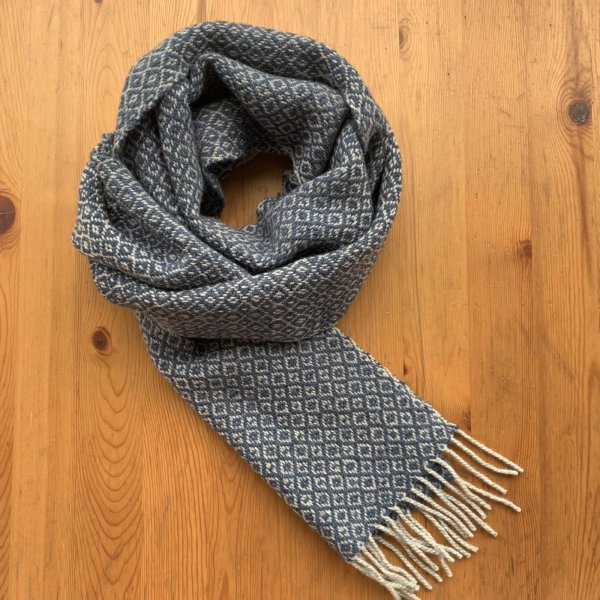 画像3: 手織りマフラー／菱織り（青 × ライトグレー） (3)