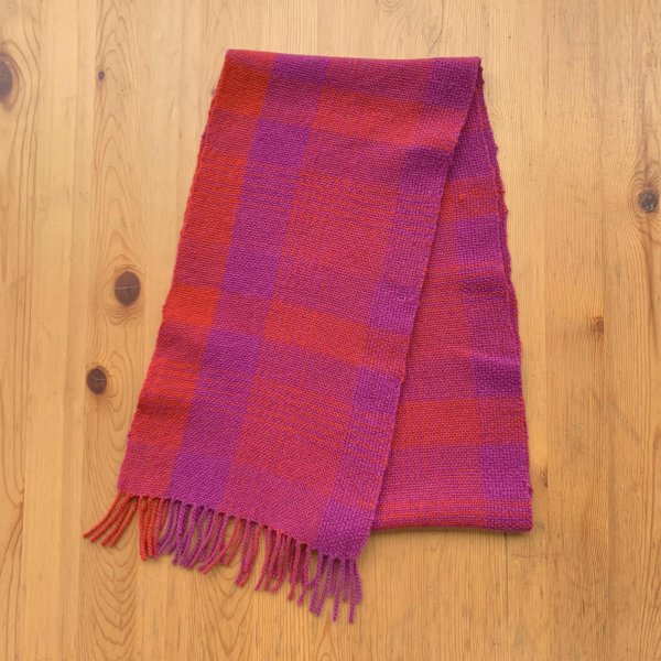 画像1: 手織りマフラー／チェック柄（赤×紫） (1)