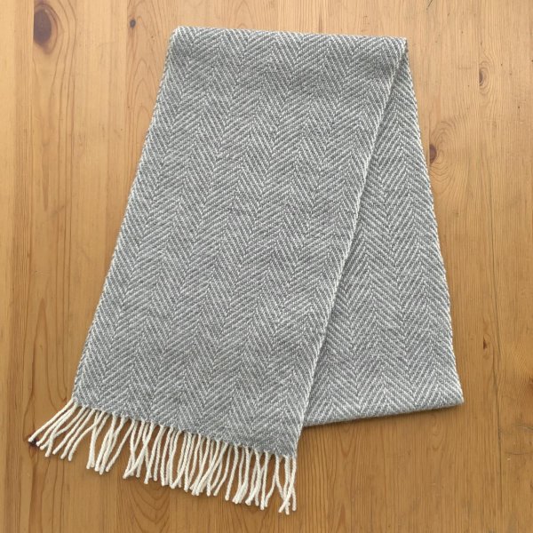画像1: 手織りマフラー／杉綾織り（グレー） (1)
